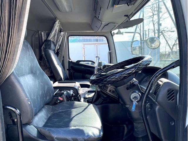 プロフィア ベースグレード　ミキサー車　車検：８年４月　カヤバ製　８．７立米　電動ホッパーカバー　３６０馬力　アドブルー　全塗装済　ＥＴＣ　ベッド付（42枚目）