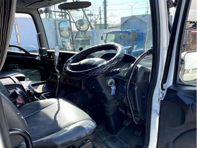 プロフィア ベースグレード　ミキサー車　車検：８年４月　カヤバ製　８．７立米　電動ホッパーカバー　３６０馬力　アドブルー　全塗装済　ＥＴＣ　ベッド付（43枚目）