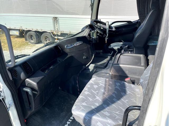 プロフィア ベースグレード　ミキサー車　車検：８年４月　カヤバ製　８．７立米　電動ホッパーカバー　３６０馬力　アドブルー　全塗装済　ＥＴＣ　ベッド付（46枚目）