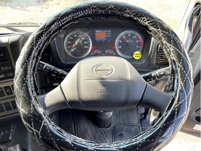 プロフィア ベースグレード　ミキサー車　車検：８年４月　カヤバ製　８．７立米　電動ホッパーカバー　３６０馬力　アドブルー　全塗装済　ＥＴＣ　ベッド付（48枚目）