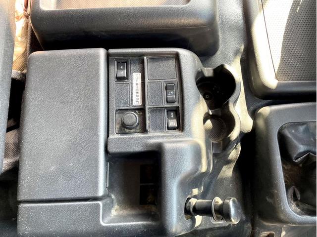 プロフィア ベースグレード　ミキサー車　車検：８年４月　カヤバ製　８．７立米　電動ホッパーカバー　３６０馬力　アドブルー　全塗装済　ＥＴＣ　ベッド付（49枚目）