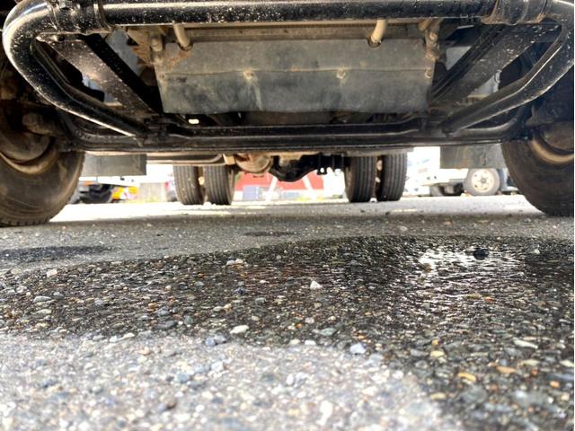 エルフトラック 　平成２１年　いすゞエルフ　散水車極東開発　ＬＨ０４－３０１Ｒ　容量　４０００Ｌ１５０馬力スペアタイヤ（18枚目）