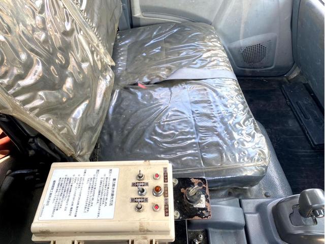 エルフトラック 　平成２１年　いすゞエルフ　散水車極東開発　ＬＨ０４－３０１Ｒ　容量　４０００Ｌ１５０馬力スペアタイヤ（29枚目）