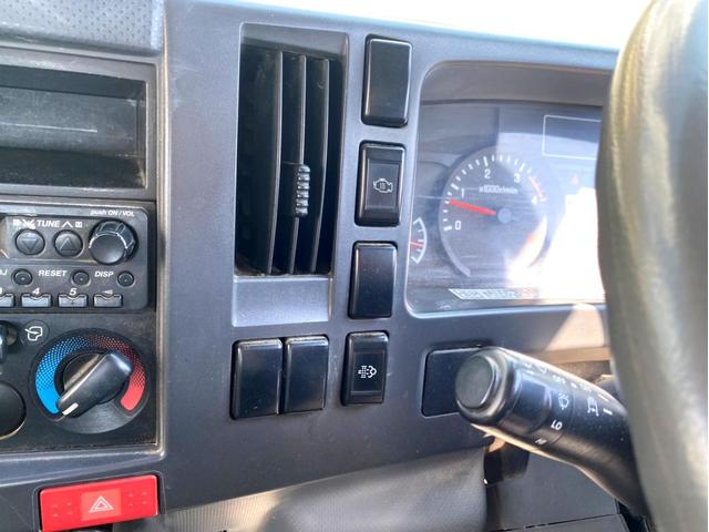 エルフトラック 　平成２１年　いすゞエルフ　散水車極東開発　ＬＨ０４－３０１Ｒ　容量　４０００Ｌ１５０馬力スペアタイヤ（51枚目）