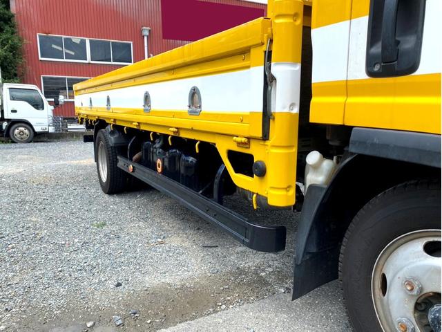 エルフトラック 　平成２１年　いすゞエルフ　平ボディ標準幅　ロング荷台内寸　：　４３６　１８０／ｃｍ　積載量　：　２０００ｋｇ準中型５ｔ未満坂道アシストＤＰＤＥＴＣスペアタイヤ（9枚目）