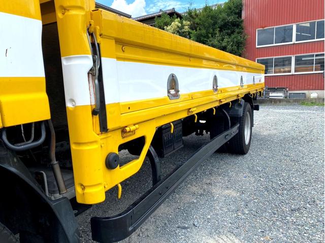 エルフトラック 　平成２１年　いすゞエルフ　平ボディ標準幅　ロング荷台内寸　：　４３６　１８０／ｃｍ　積載量　：　２０００ｋｇ準中型５ｔ未満坂道アシストＤＰＤＥＴＣスペアタイヤ（10枚目）