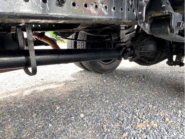 エルフトラック 　平成２１年　いすゞエルフ　平ボディ標準幅　ロング荷台内寸　：　４３６　１８０／ｃｍ　積載量　：　２０００ｋｇ準中型５ｔ未満坂道アシストＤＰＤＥＴＣスペアタイヤ（17枚目）