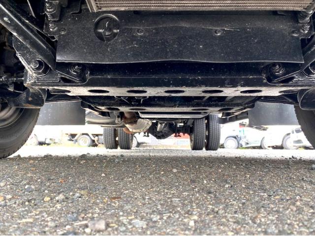 エルフトラック 　平成２１年　いすゞエルフ　平ボディ標準幅　ロング荷台内寸　：　４３６　１８０／ｃｍ　積載量　：　２０００ｋｇ準中型５ｔ未満坂道アシストＤＰＤＥＴＣスペアタイヤ（19枚目）