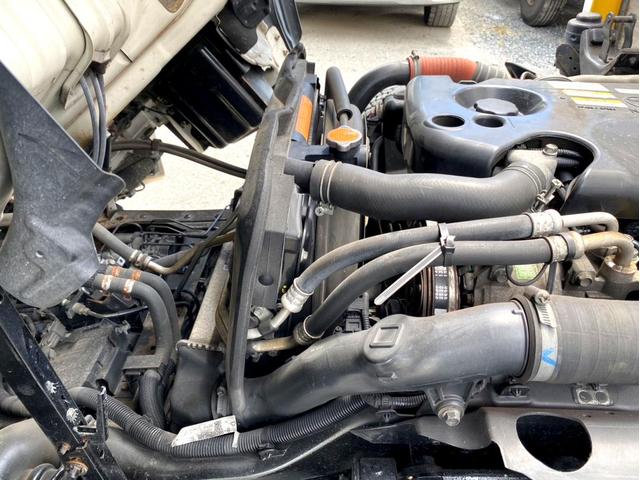 エルフトラック 　平成２１年　いすゞエルフ　平ボディ標準幅　ロング荷台内寸　：　４３６　１８０／ｃｍ　積載量　：　２０００ｋｇ準中型５ｔ未満坂道アシストＤＰＤＥＴＣスペアタイヤ（22枚目）