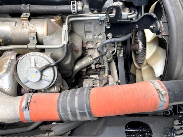 エルフトラック 　平成２１年　いすゞエルフ　平ボディ標準幅　ロング荷台内寸　：　４３６　１８０／ｃｍ　積載量　：　２０００ｋｇ準中型５ｔ未満坂道アシストＤＰＤＥＴＣスペアタイヤ（27枚目）