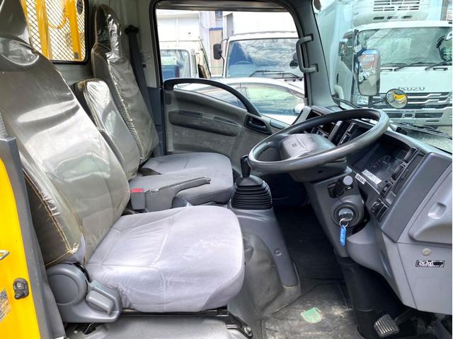 エルフトラック 　平成２１年　いすゞエルフ　平ボディ標準幅　ロング荷台内寸　：　４３６　１８０／ｃｍ　積載量　：　２０００ｋｇ準中型５ｔ未満坂道アシストＤＰＤＥＴＣスペアタイヤ（30枚目）