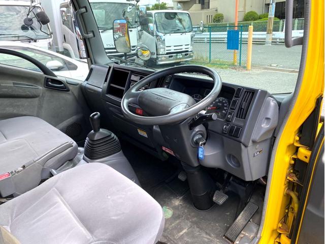 エルフトラック 　平成２１年　いすゞエルフ　平ボディ標準幅　ロング荷台内寸　：　４３６　１８０／ｃｍ　積載量　：　２０００ｋｇ準中型５ｔ未満坂道アシストＤＰＤＥＴＣスペアタイヤ（31枚目）