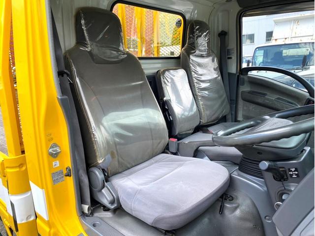 エルフトラック 　平成２１年　いすゞエルフ　平ボディ標準幅　ロング荷台内寸　：　４３６　１８０／ｃｍ　積載量　：　２０００ｋｇ準中型５ｔ未満坂道アシストＤＰＤＥＴＣスペアタイヤ（32枚目）