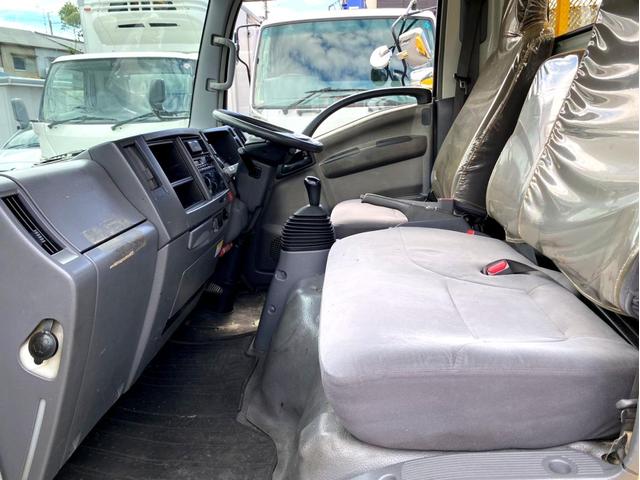 エルフトラック 　平成２１年　いすゞエルフ　平ボディ標準幅　ロング荷台内寸　：　４３６　１８０／ｃｍ　積載量　：　２０００ｋｇ準中型５ｔ未満坂道アシストＤＰＤＥＴＣスペアタイヤ（33枚目）