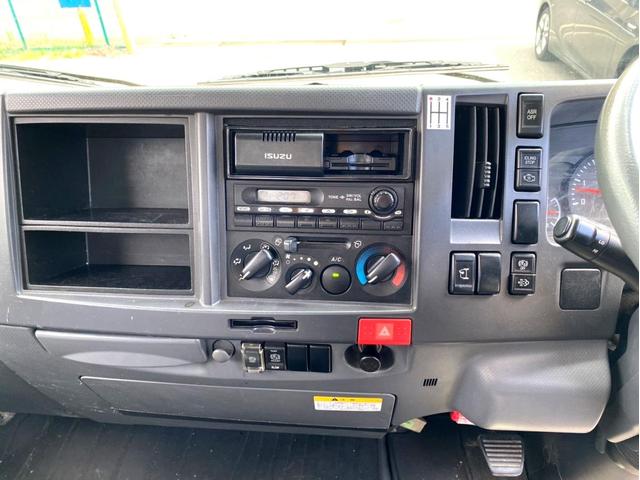 エルフトラック 　平成２１年　いすゞエルフ　平ボディ標準幅　ロング荷台内寸　：　４３６　１８０／ｃｍ　積載量　：　２０００ｋｇ準中型５ｔ未満坂道アシストＤＰＤＥＴＣスペアタイヤ（37枚目）