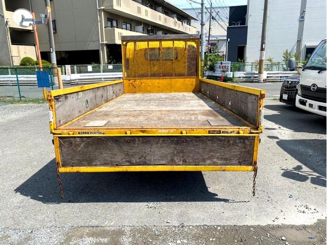 エルフトラック 　平ボディ　ワイドロング　１５０馬力　荷台内寸：４５０　２０７／ｃｍ　最大積載量：２０００ｋｇ　準中型５ｔ未満　ＥＴＣ　スペアタイヤ（7枚目）