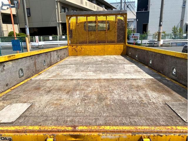 エルフトラック 　平ボディ　ワイドロング　１５０馬力　荷台内寸：４５０　２０７／ｃｍ　最大積載量：２０００ｋｇ　準中型５ｔ未満　ＥＴＣ　スペアタイヤ（8枚目）