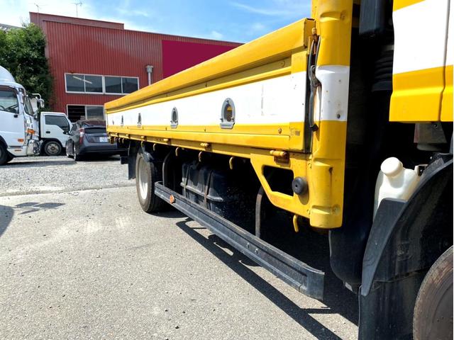 エルフトラック 　平ボディ　ワイドロング　１５０馬力　荷台内寸：４５０　２０７／ｃｍ　最大積載量：２０００ｋｇ　準中型５ｔ未満　ＥＴＣ　スペアタイヤ（9枚目）