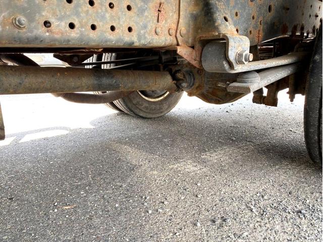 エルフトラック 　平ボディ　ワイドロング　１５０馬力　荷台内寸：４５０　２０７／ｃｍ　最大積載量：２０００ｋｇ　準中型５ｔ未満　ＥＴＣ　スペアタイヤ（17枚目）