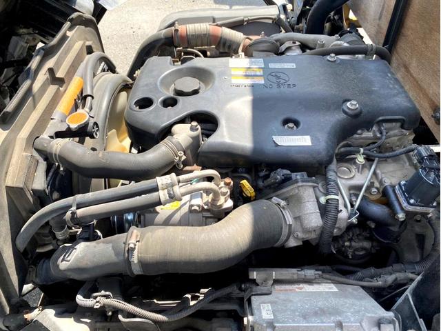 エルフトラック 　平ボディ　ワイドロング　１５０馬力　荷台内寸：４５０　２０７／ｃｍ　最大積載量：２０００ｋｇ　準中型５ｔ未満　ＥＴＣ　スペアタイヤ（22枚目）