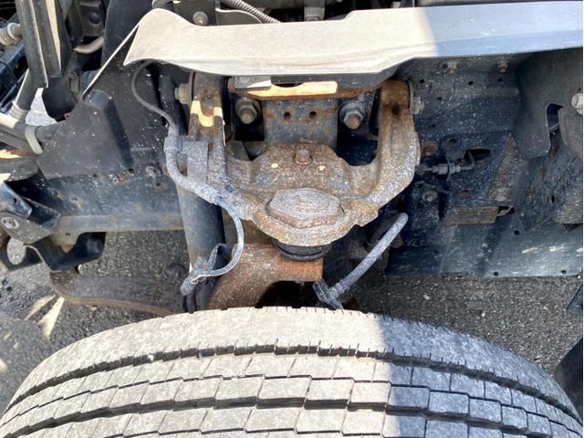 エルフトラック 　平ボディ　ワイドロング　１５０馬力　荷台内寸：４５０　２０７／ｃｍ　最大積載量：２０００ｋｇ　準中型５ｔ未満　ＥＴＣ　スペアタイヤ（25枚目）