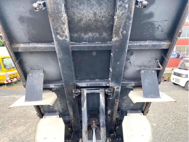 デュトロ ベースグレード　３ｔダンプ　高床　コボレーン　１０尺　ＥＴＣ　１３５馬力　エアループ　スペアタイヤ　坂道アシスト（15枚目）