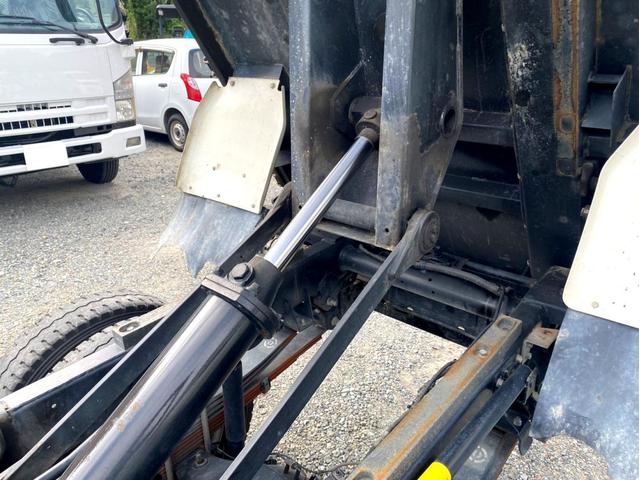 デュトロ ベースグレード　３ｔダンプ　高床　コボレーン　１０尺　ＥＴＣ　１３５馬力　エアループ　スペアタイヤ　坂道アシスト（29枚目）