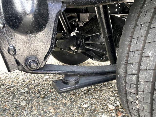 エルフトラック 　２ｔ　平ボディ　１０尺　荷台鉄板　１５０馬力　ＥＴＣ　準中型５ｔ未満　全塗装済　スペアタイヤ（17枚目）