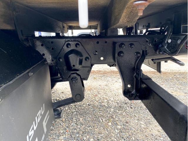 エルフトラック 　２ｔ　平ボディ　１０尺　荷台鉄板　１５０馬力　ＥＴＣ　準中型５ｔ未満　全塗装済　スペアタイヤ（18枚目）