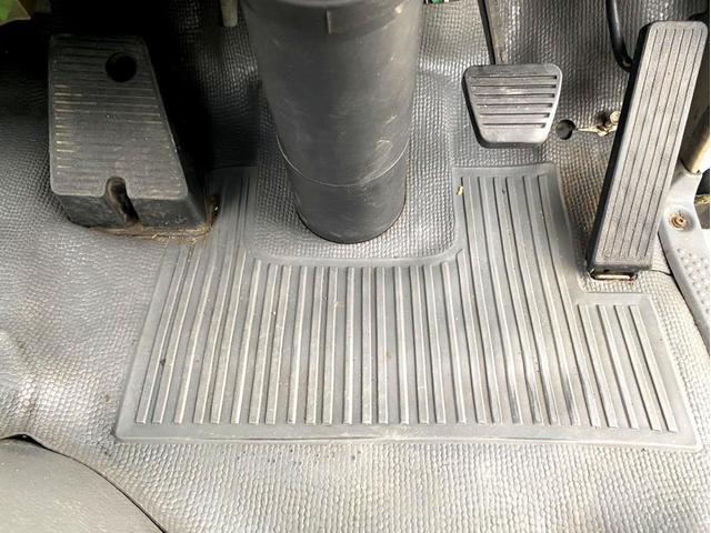 エルフトラック 　２ｔ　平ボディ　１０尺　荷台鉄板　１５０馬力　ＥＴＣ　準中型５ｔ未満　全塗装済　スペアタイヤ（40枚目）