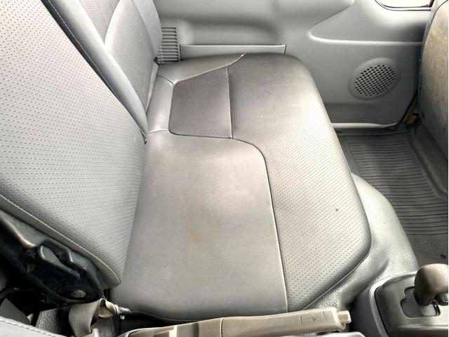 エルフトラック 　２ｔ　平ボディ　１０尺　荷台鉄板　１５０馬力　ＥＴＣ　準中型５ｔ未満　全塗装済　スペアタイヤ（41枚目）