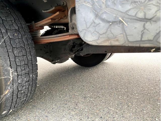 ファイター 　平成１７年　三菱ふそうファイター　平ボディ荷台鉄板荷台内寸　：　５７６　２１５／ｃｍ　積載量　：　３８５０ｋｇ２１０馬力スペアタイヤ（13枚目）