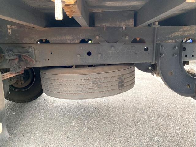 ファイター 　平成１７年　三菱ふそうファイター　平ボディ荷台鉄板荷台内寸　：　５７６　２１５／ｃｍ　積載量　：　３８５０ｋｇ２１０馬力スペアタイヤ（19枚目）