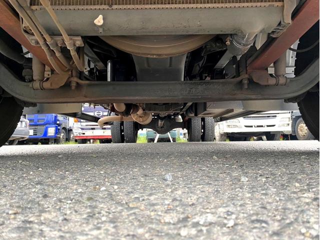 ファイター 　平成１７年　三菱ふそうファイター　平ボディ荷台鉄板荷台内寸　：　５７６　２１５／ｃｍ　積載量　：　３８５０ｋｇ２１０馬力スペアタイヤ（20枚目）