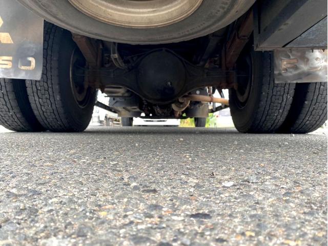 ファイター 　平成１７年　三菱ふそうファイター　平ボディ荷台鉄板荷台内寸　：　５７６　２１５／ｃｍ　積載量　：　３８５０ｋｇ２１０馬力スペアタイヤ（21枚目）