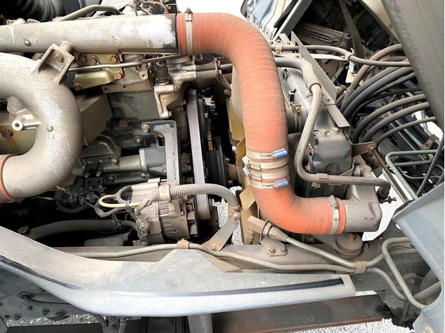 ファイター 　平成１７年　三菱ふそうファイター　平ボディ荷台鉄板荷台内寸　：　５７６　２１５／ｃｍ　積載量　：　３８５０ｋｇ２１０馬力スペアタイヤ（26枚目）