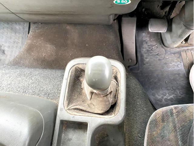 ファイター 　平成１７年　三菱ふそうファイター　平ボディ荷台鉄板荷台内寸　：　５７６　２１５／ｃｍ　積載量　：　３８５０ｋｇ２１０馬力スペアタイヤ（39枚目）