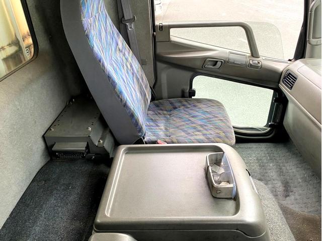 ファイター 　平成１７年　三菱ふそうファイター　平ボディ荷台鉄板荷台内寸　：　５７６　２１５／ｃｍ　積載量　：　３８５０ｋｇ２１０馬力スペアタイヤ（40枚目）