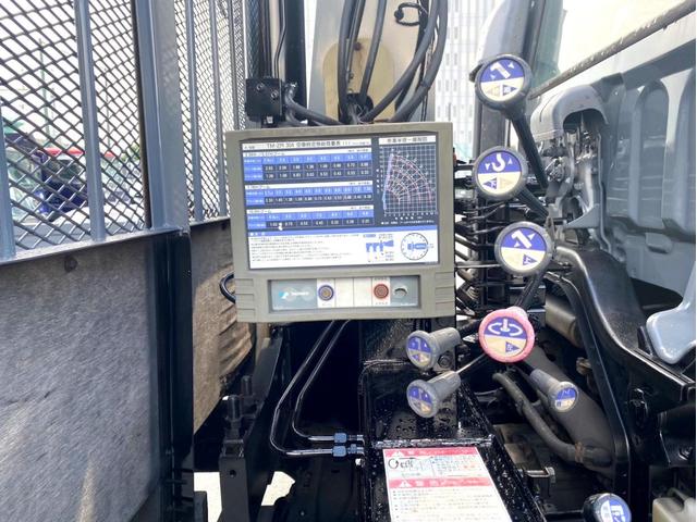 フォワード 　平ボディ　クレーン付　タダノ４段クレーン　ＥＳ２４０４　フックイン　２．９３ｔ吊　荷台内寸：５４８　２１７／ｃｍ　最大積載量：２９００ｋｇ　全塗装済　スペアタイアヤ（17枚目）