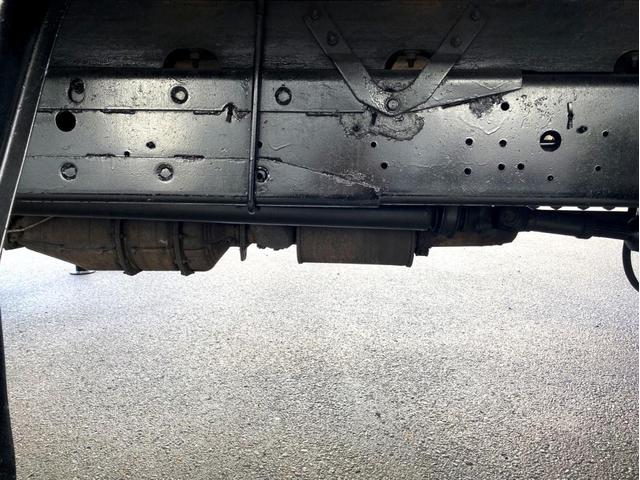 フォワード 　平ボディ　クレーン付　タダノ４段クレーン　ＥＳ２４０４　フックイン　２．９３ｔ吊　荷台内寸：５４８　２１７／ｃｍ　最大積載量：２９００ｋｇ　全塗装済　スペアタイアヤ（24枚目）