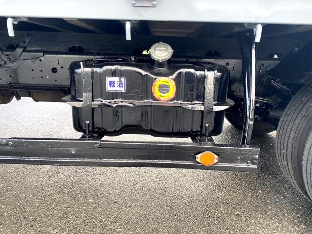 フォワード 　平ボディ　クレーン付　タダノ４段クレーン　ＥＳ２４０４　フックイン　２．９３ｔ吊　荷台内寸：５４８　２１７／ｃｍ　最大積載量：２９００ｋｇ　全塗装済　スペアタイアヤ（25枚目）