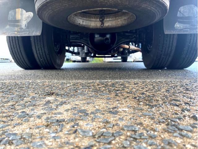 フォワード 　平ボディ　クレーン付　タダノ４段クレーン　ＥＳ２４０４　フックイン　２．９３ｔ吊　荷台内寸：５４８　２１７／ｃｍ　最大積載量：２９００ｋｇ　全塗装済　スペアタイアヤ（29枚目）