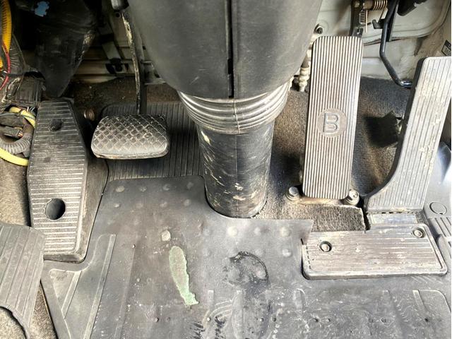 フォワード 　平ボディ　クレーン付　タダノ４段クレーン　ＥＳ２４０４　フックイン　２．９３ｔ吊　荷台内寸：５４８　２１７／ｃｍ　最大積載量：２９００ｋｇ　全塗装済　スペアタイアヤ（50枚目）