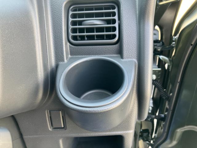 �ǎ��Ȓ��ÎԂ𑵂��Ă���܂��B