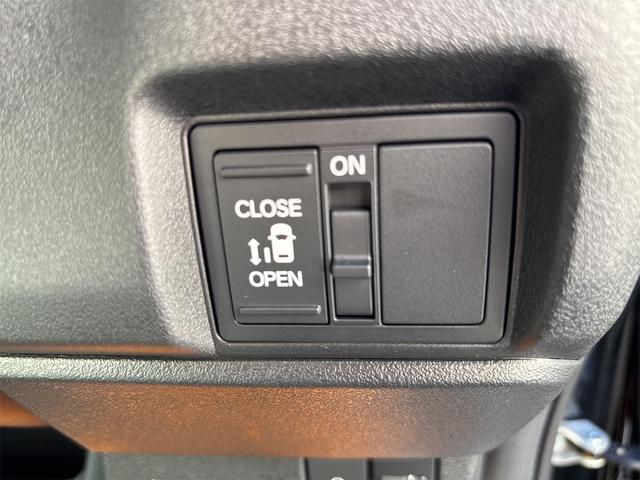 Ｎ－ＢＯＸカスタム ベースグレード　両側スライド・片側電動　クリアランスソナー　オートクルーズコントロール　レーンアシスト　衝突被害軽減システム　オートライト　ＬＥＤヘッドランプ　スマートキー　アイドリングストップ　電動格納ミラー（4枚目）