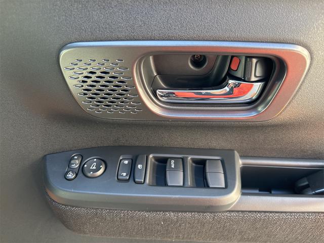 Ｎ－ＢＯＸカスタム ベースグレード　両側スライド・片側電動　クリアランスソナー　オートクルーズコントロール　レーンアシスト　衝突被害軽減システム　オートライト　ＬＥＤヘッドランプ　スマートキー　アイドリングストップ　電動格納ミラー（21枚目）