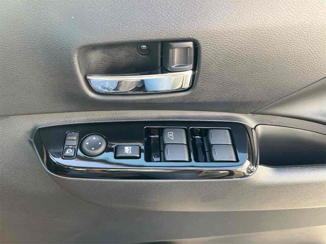 �p���[�E�B���h�E�̃X�C�b�`�ł���B�^�]�Ȃɋ��Ȃ��瑋���J���߂̃R���g���[���ł��܂���B