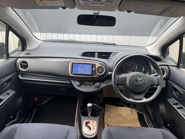 ヴィッツ １．３　Ｆ　シエル　自社下取り車　特別仕様車Ｆ－Ｃｉｅｌ（4枚目）