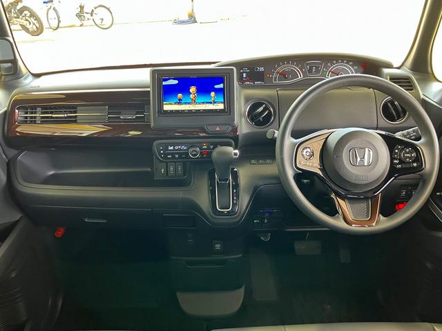 Ｎ－ＢＯＸカスタム Ｌ　コーディネイトスタイル／赤黒ツートンカラー　１オーナー禁煙車　ナビ　ＴＶ　ＤＶＤ　Ｂｌｕｅｔｏｏｔｈ　バックカメラ　ＥＴＣ　前席シートヒーター＆専用合皮シート　両側電動スライドドア　スマートキー（3枚目）