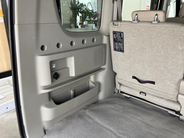 エブリイワゴン ＰＺターボ　ハイルーフ　ナビＴＶ　ＣＤ／ＤＶＤ　バックカメラ　ＥＴＣ　スズキセーフティサポート　左電動スライドドア　オートステップ　ＨＩＤライト　クリアランスソナー　シートヒーター　スマートキー　オートライト（42枚目）